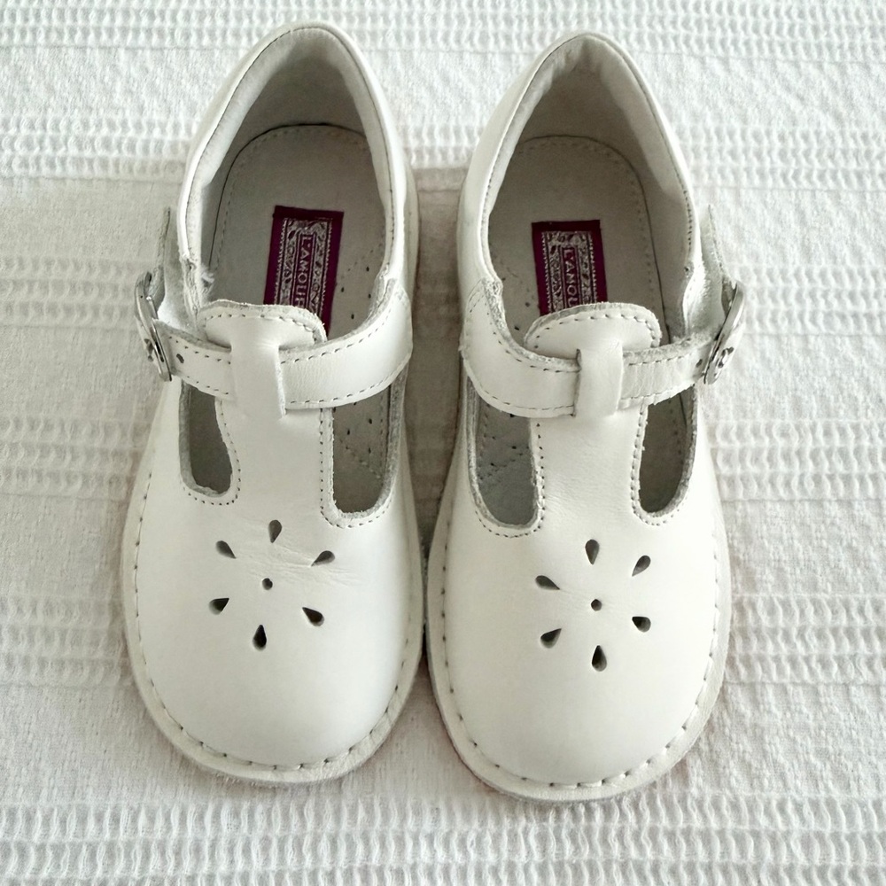 L’AMOUR - NEW! Never Worn! Joy Classic Leather T-Strap Mary Jane